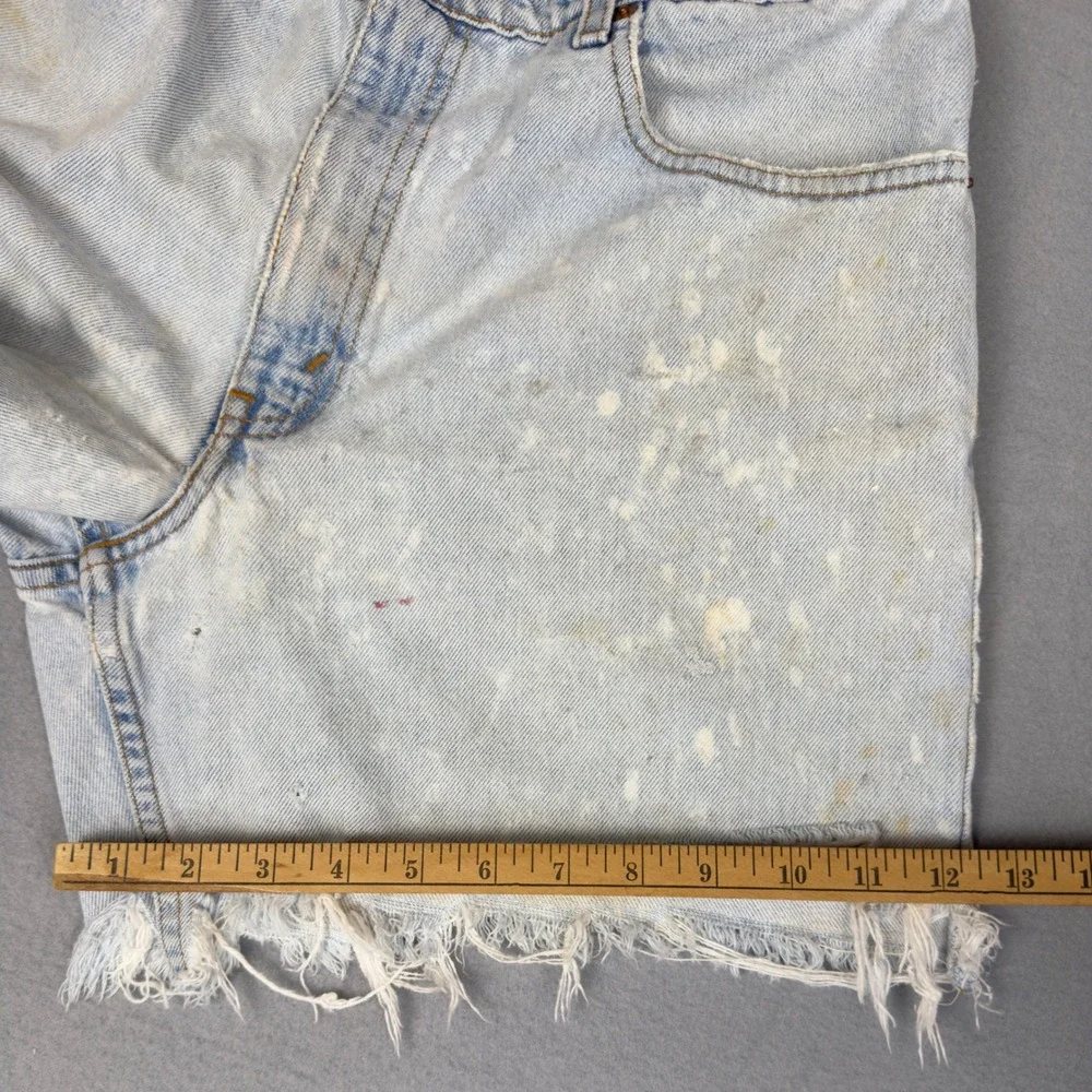 Vtg 90s Levi's 550 Cutoff Shorts‎ Women's 32 Light Wash Distressed Thrashed USA
